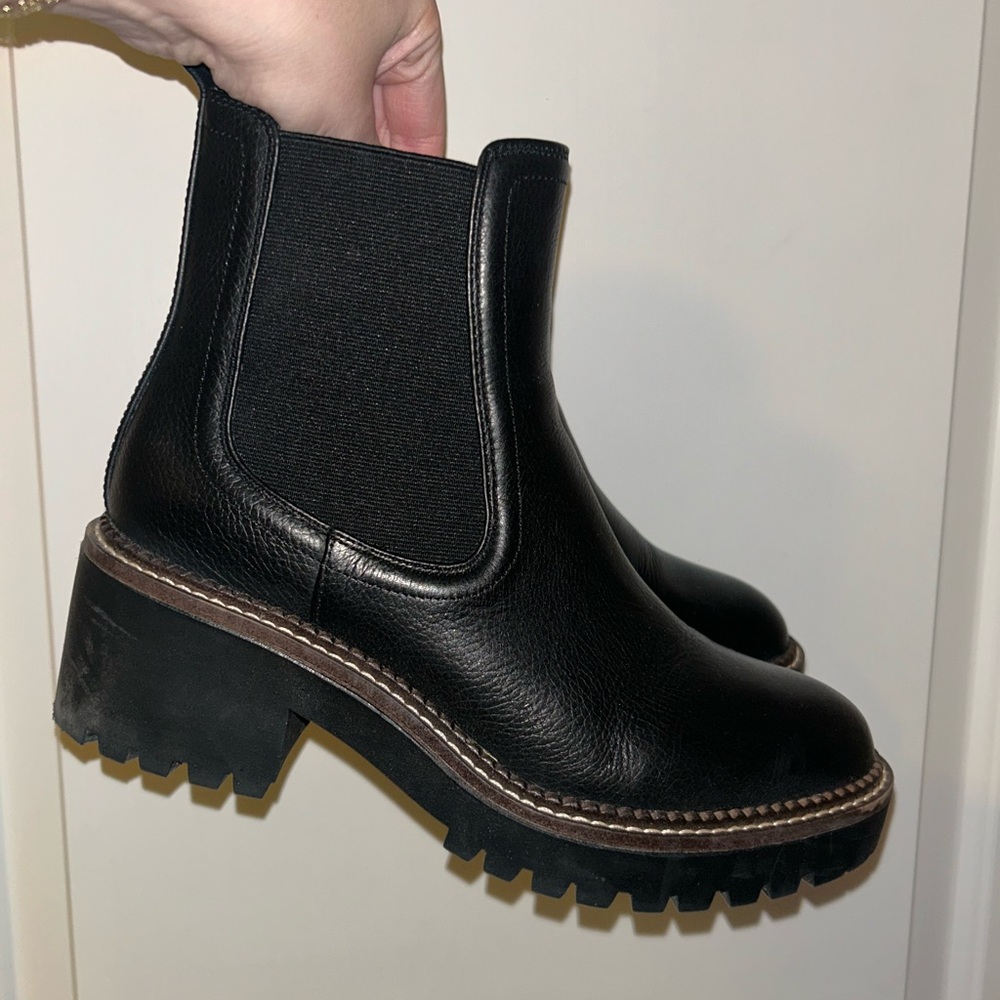 Nordstrom Miah water resistant Chelsea Lug boot size 8